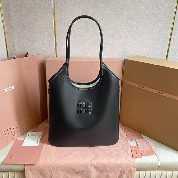 미우미우 스티치 로고 탑핸들 토트백 5BG231-2990