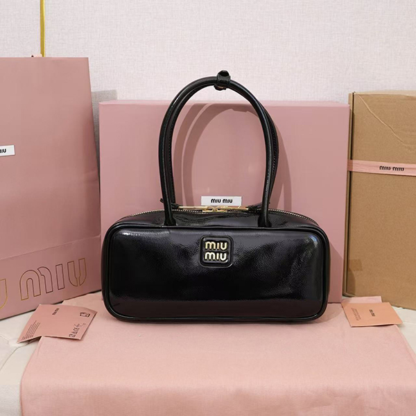 미우미우 25SS 여성 보 나플락 페이턴트 숄더백5BB173-2996